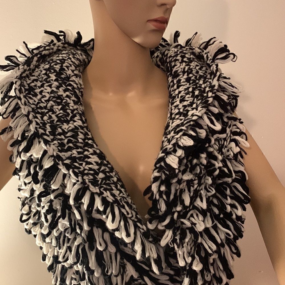 W by Worth Heavy Black & White Knit Vest w/Shawl Collar Size PS